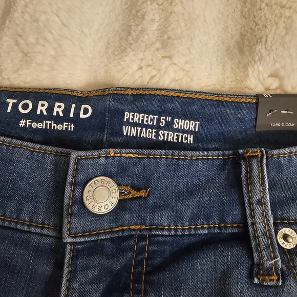 NWT Torrid Classic Blue Jean Shorts - Picture 2 of 5